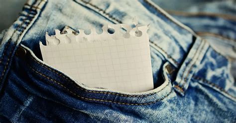 who invented fake pockets on women's clothing|when were pockets invented.